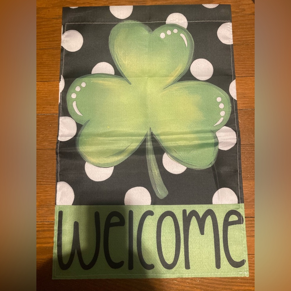 Garden Flag Shamrock 12" x 18" NWOT